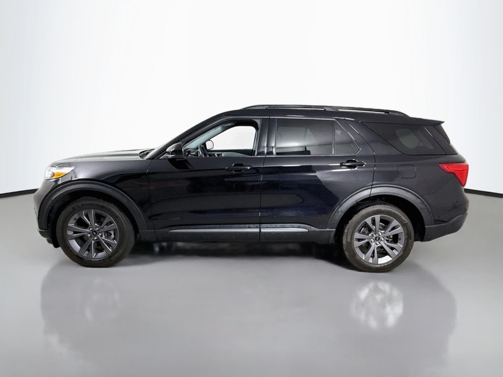 Used 2023 Agate Black Metallic Ford XLT image 4