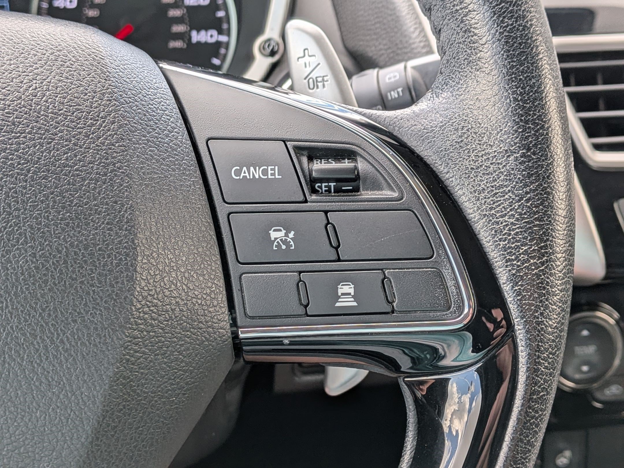 Used 2019 White Mitsubishi SE image 17
