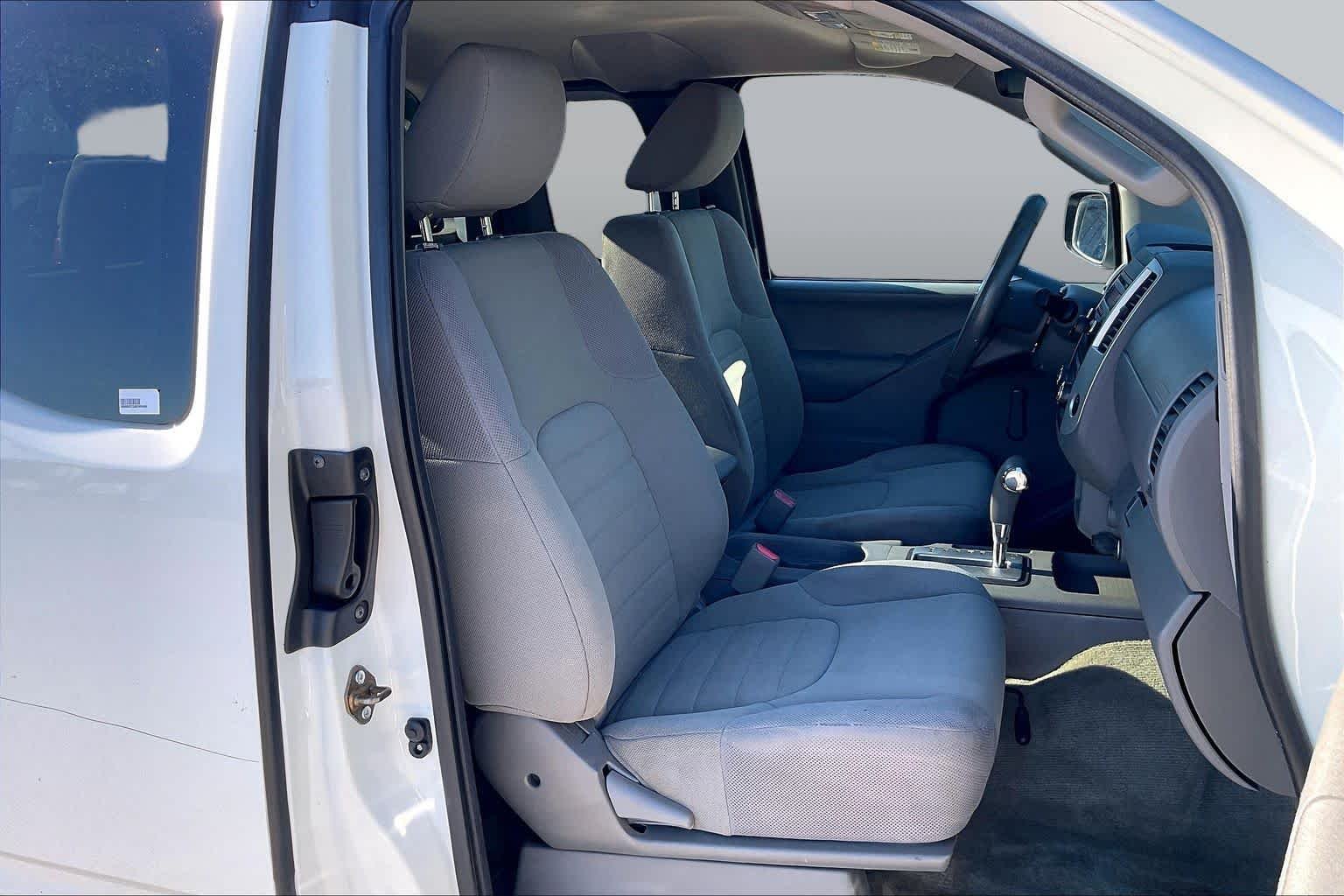 Used 2016 Glacier White Nissan S image 8