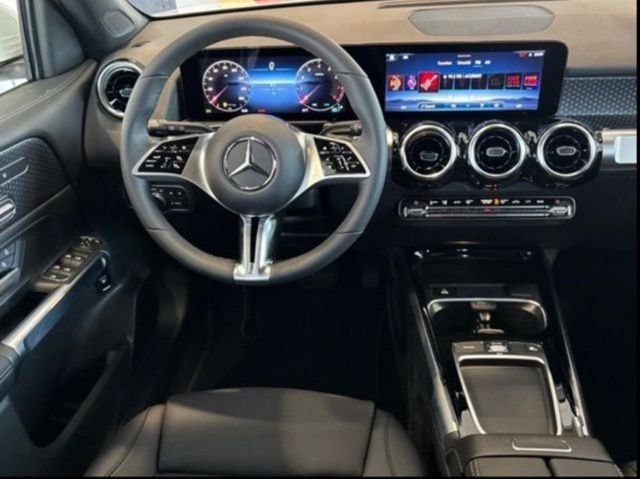 New 2026 Polar White Mercedes-Benz GLB 250 image 39