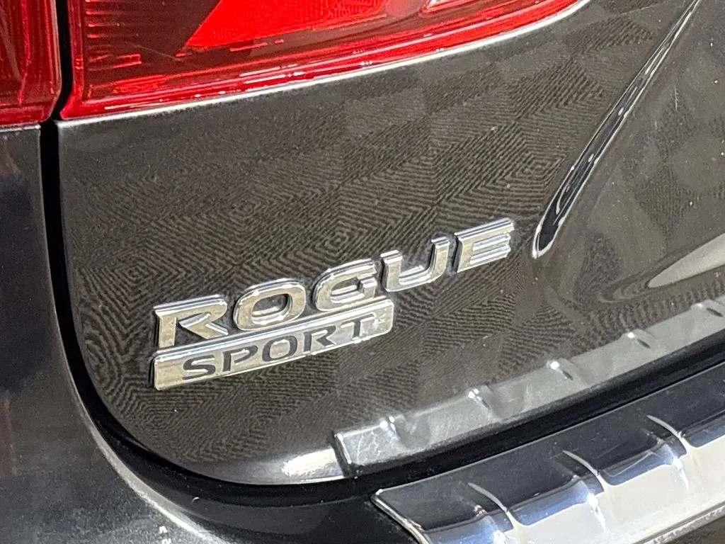 Used 2019 Black Nissan S image 23