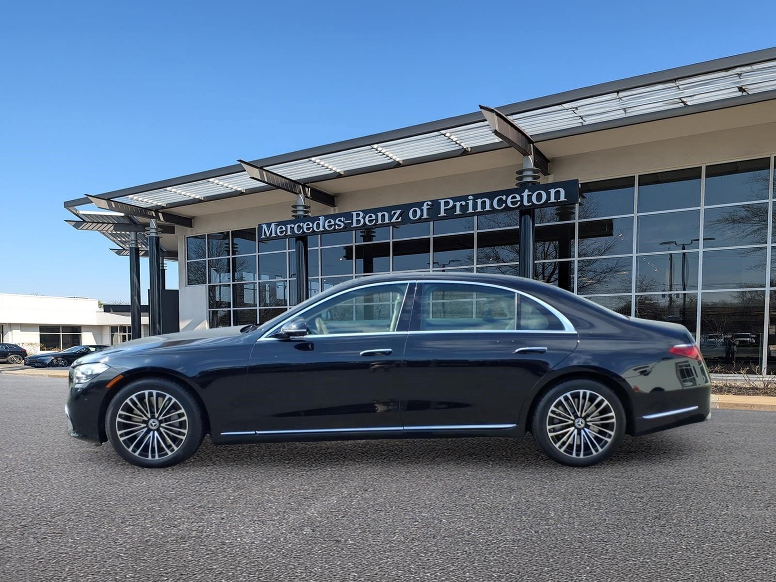 Certified Used 2024 Obsidian Black Metallic Mercedes-Benz S 580 4MATIC® Sedan image 6
