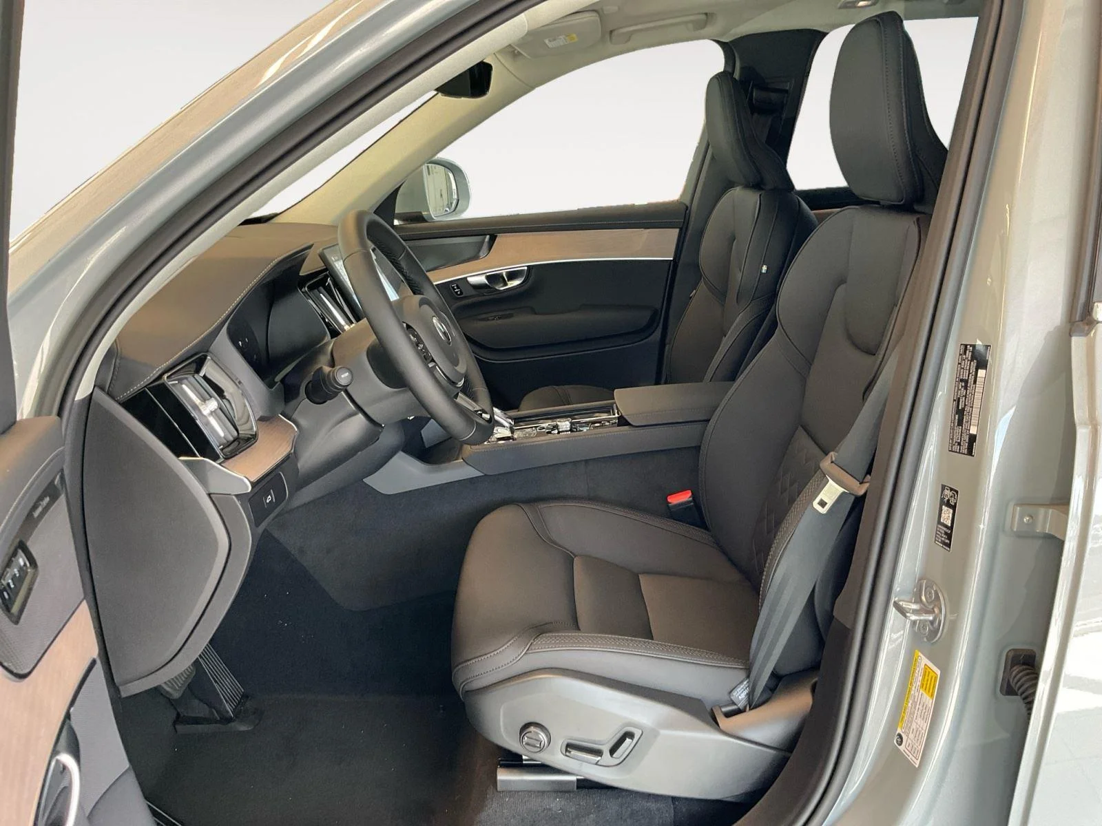2026 Volvo XC90 Plus - Photo 9