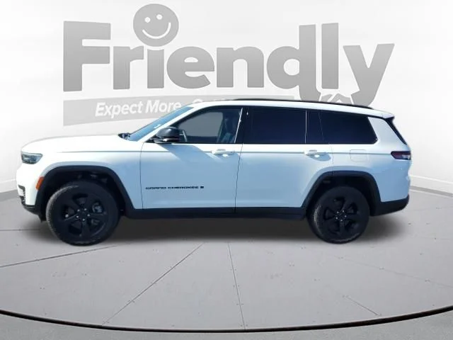 Used 2023 White Jeep Altitude image 2