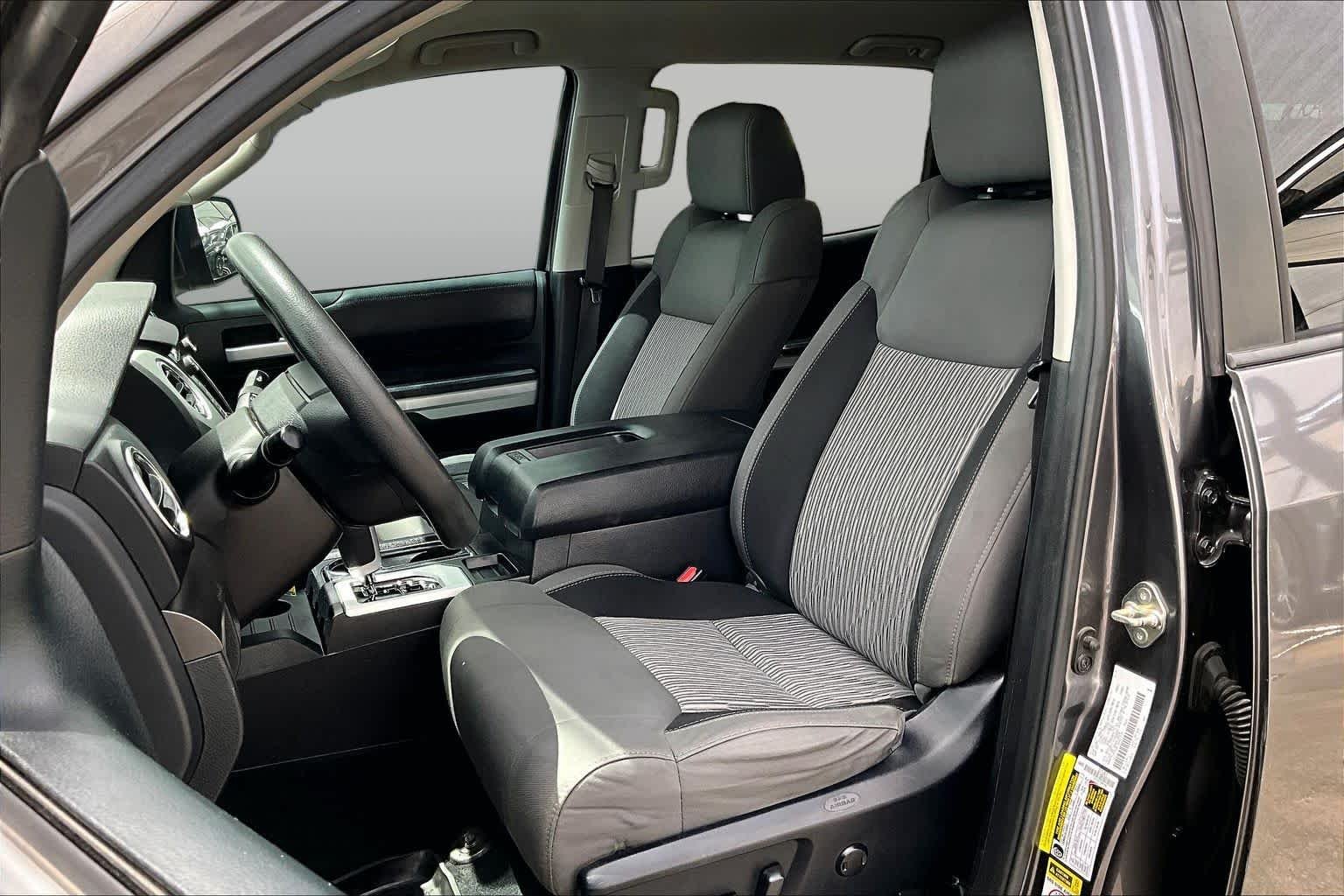 Pre-Owned 2017 Toyota Tundra SR5