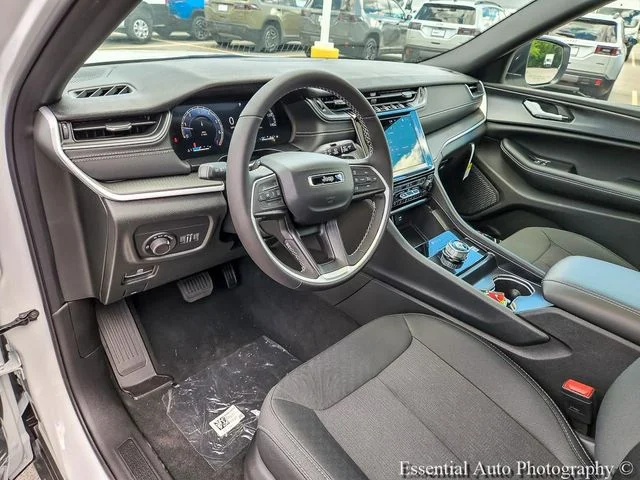 New 2026 Bright White Clear-Coat Exterior Paint Jeep Laredo image 9