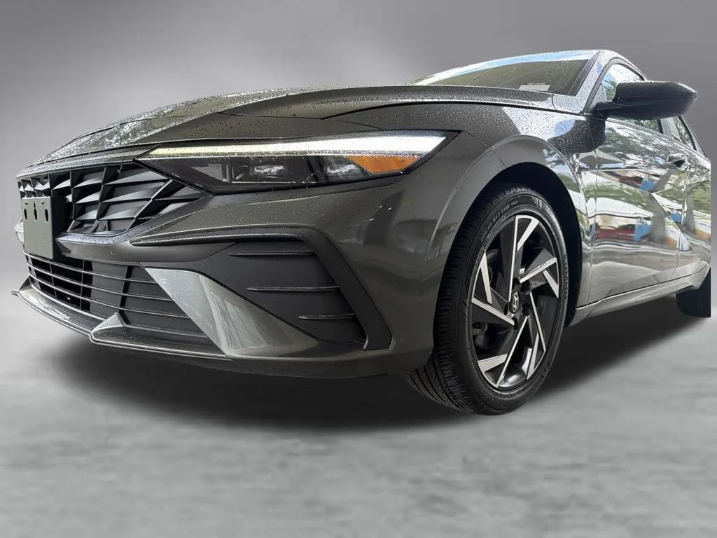 Used 2025 Gray Hyundai SEL Sport image 17