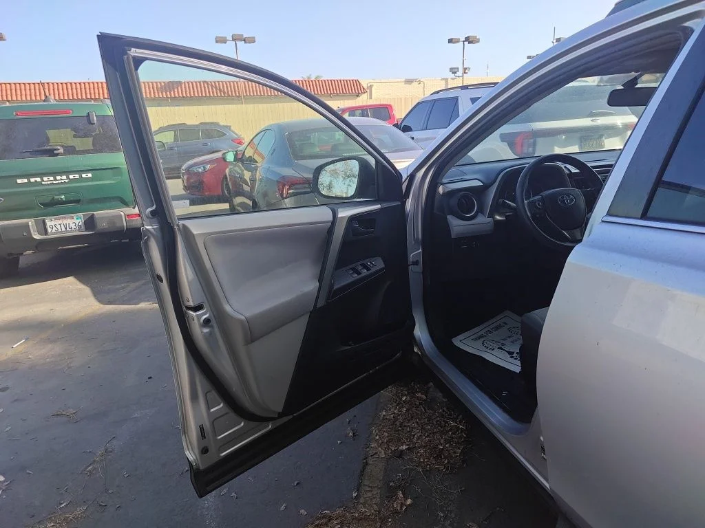 Used 2013 Silver Toyota LE image 5