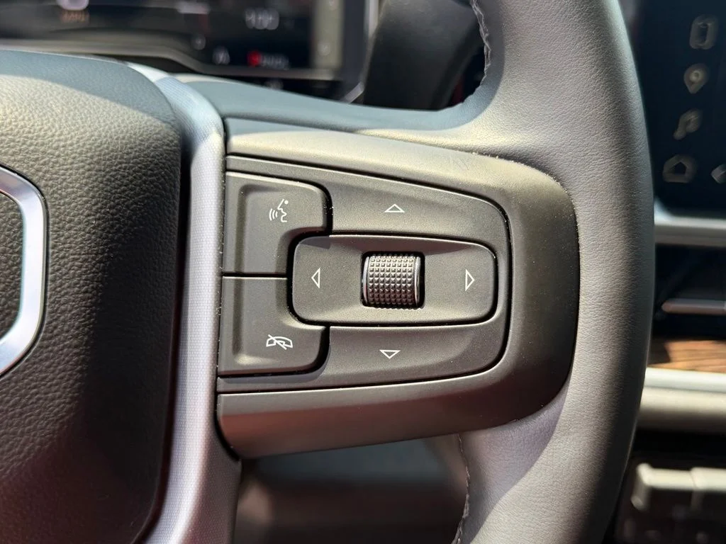 Used 2025 Silver GMC Elevation image 20