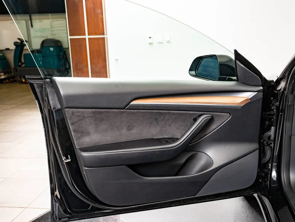 Used 2023 Black Tesla  image 24