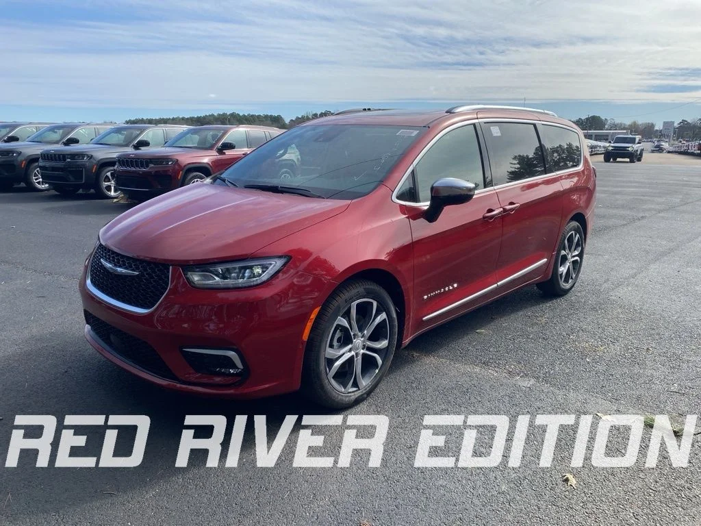 2026 Chrysler Pacifica Pinnacle's photo