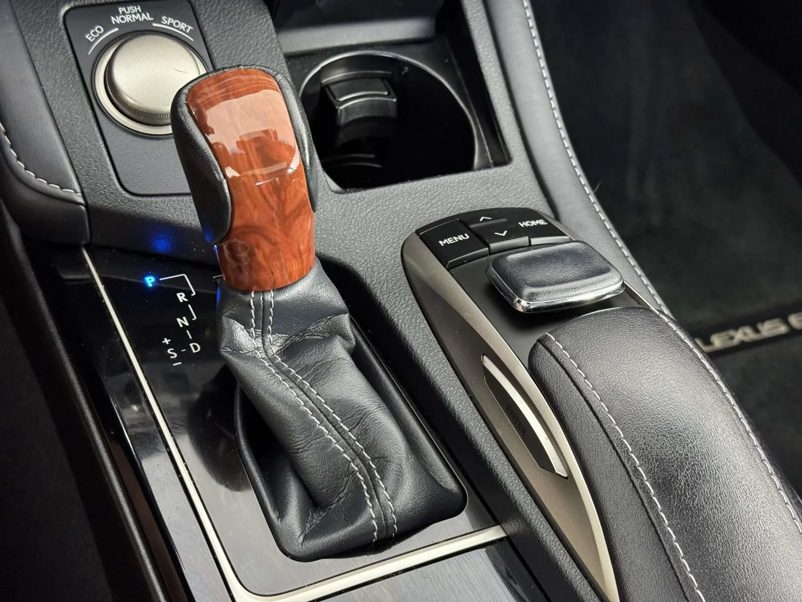 Used 2016 White Lexus 350 image 18
