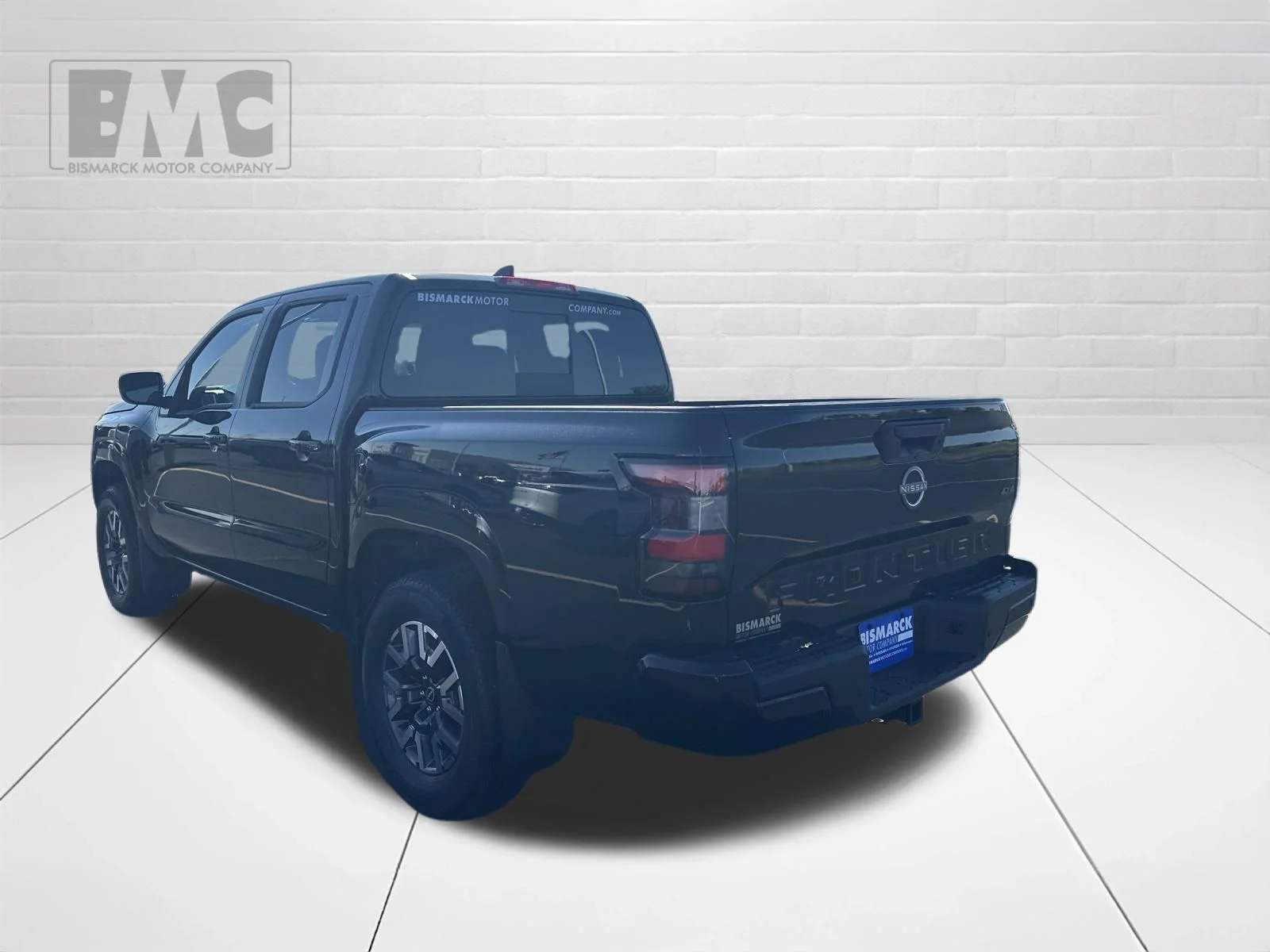 New 2026 Super Black Nissan Crew Cab SV image 4
