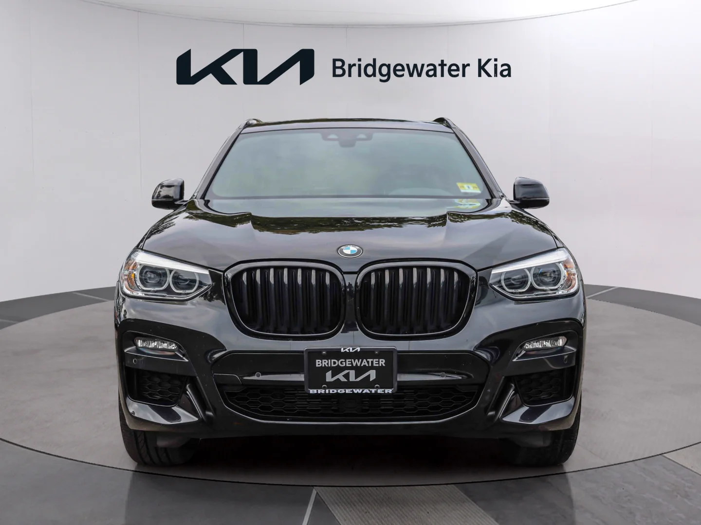 Used 2021 Black Sapphire Metallic BMW xDrive30i image 2