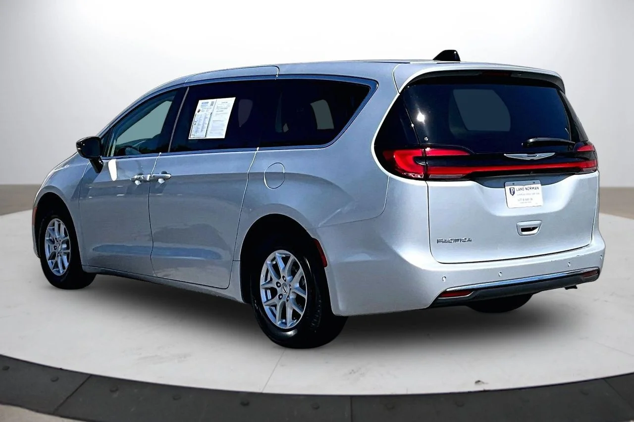 Used 2024 Silver Chrysler Touring L image 7