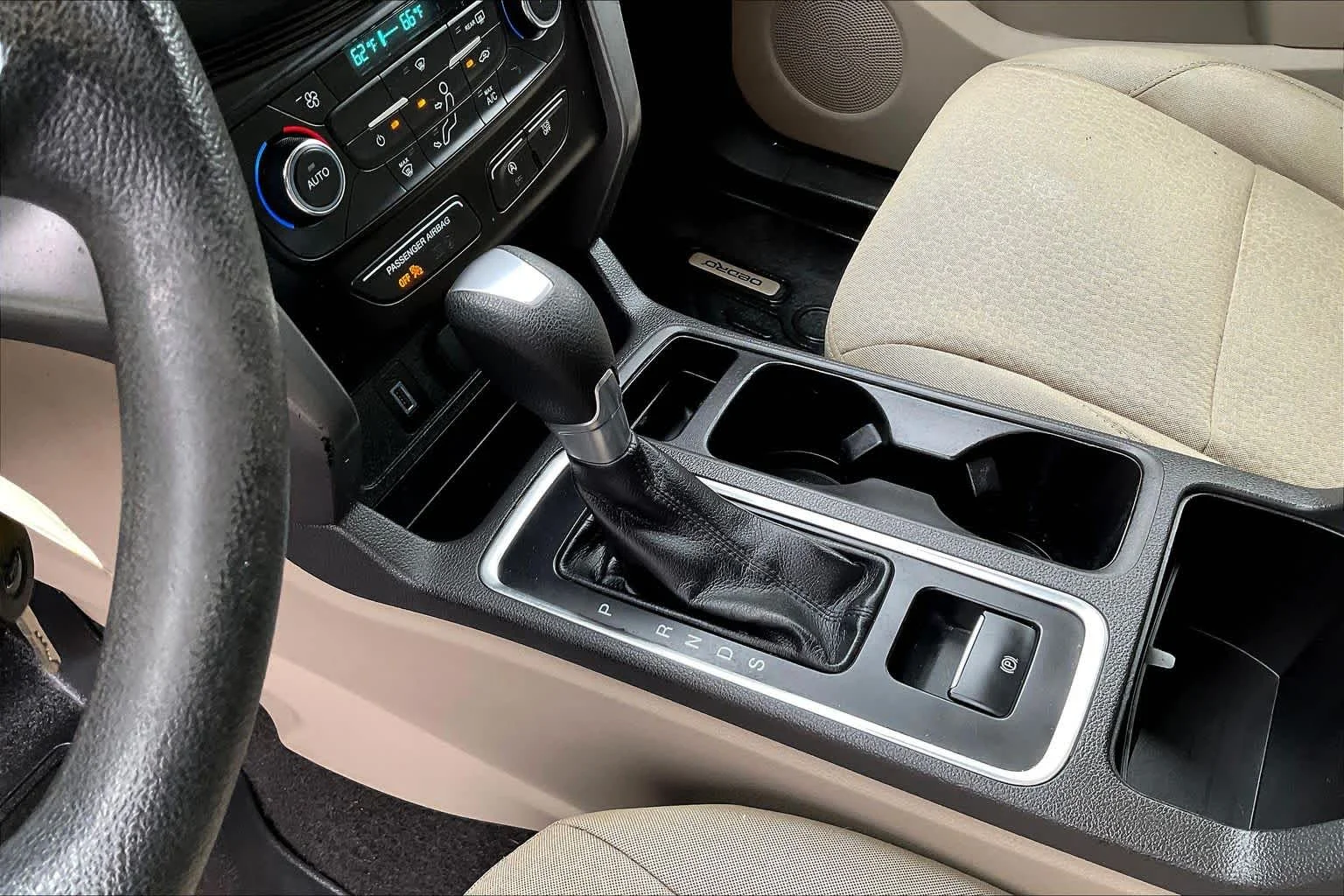 Used 2017 Lightning Blue Metallic Ford SE image 16