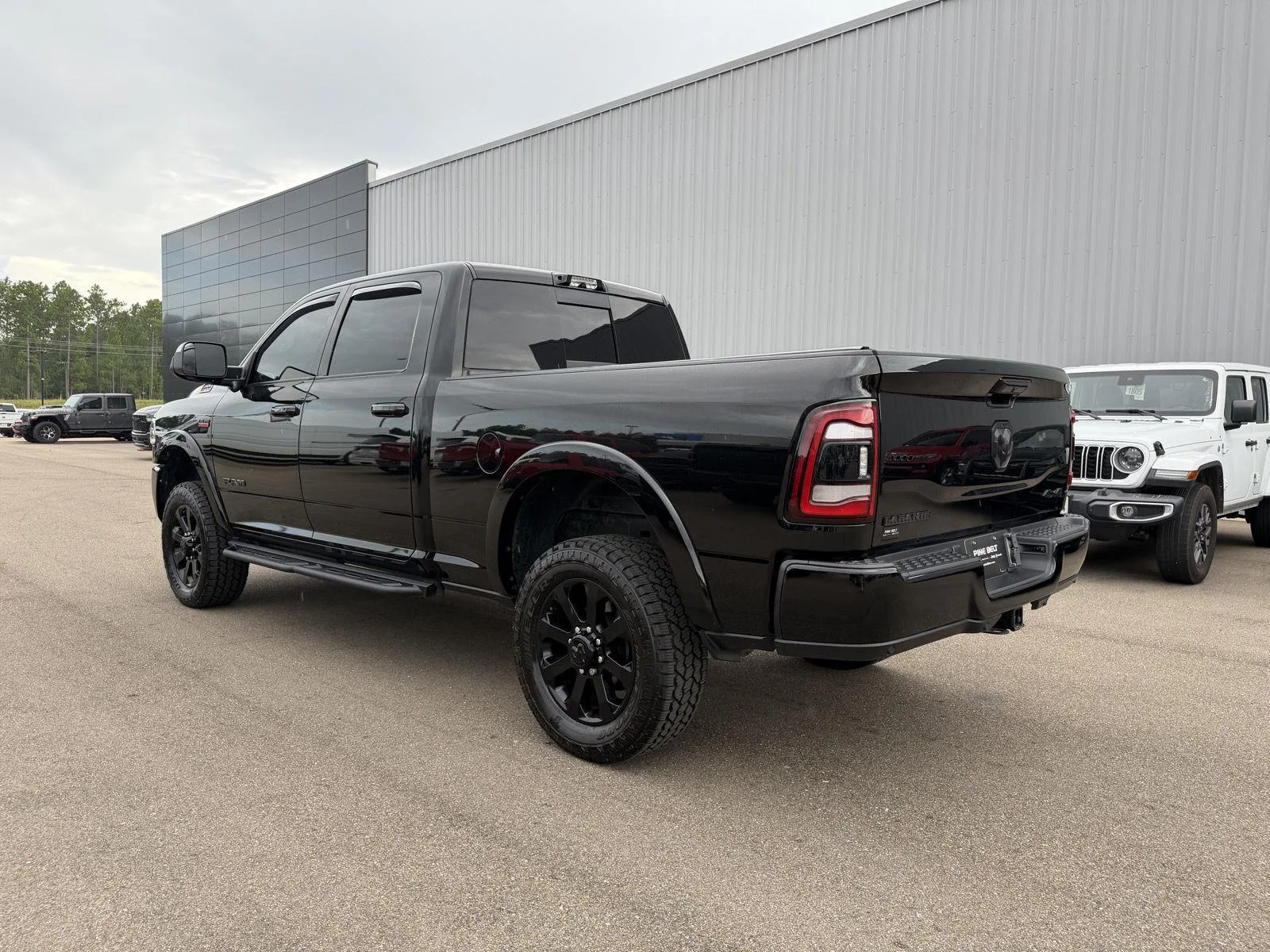 Used 2022 Diamond Black Crystal Pearlcoat Ram Laramie image 4