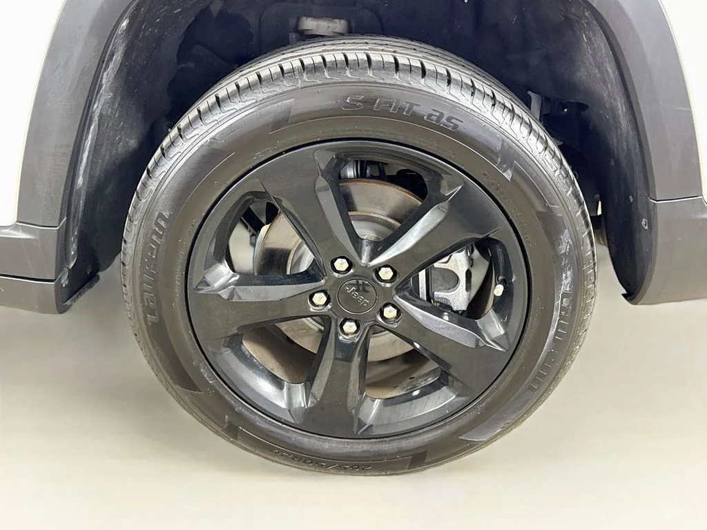 Used 2022 White Jeep Limited image 32