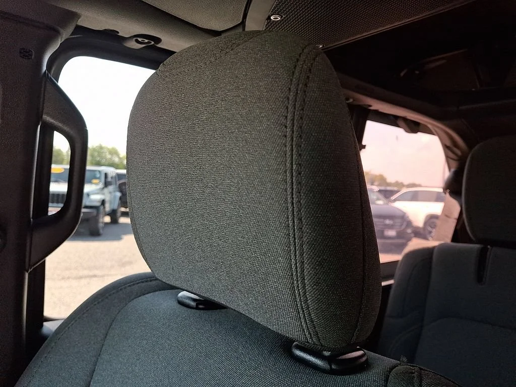 Used 2024 Anvil Clear Coat Jeep Sport S image 18
