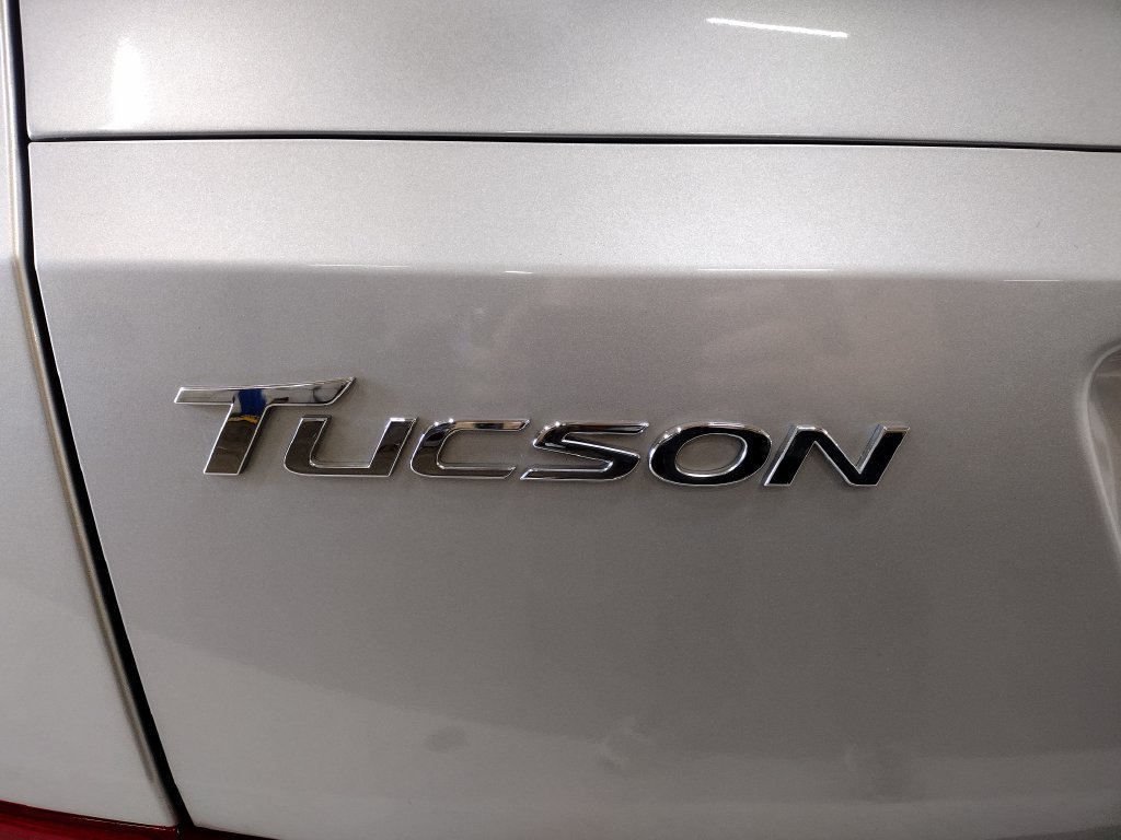 Used 2018 Silver Hyundai SEL image 14