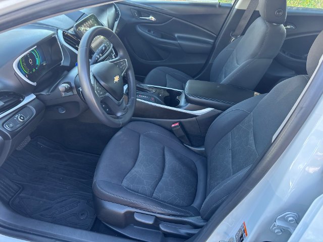 Used 2017 White Chevrolet LT image 27
