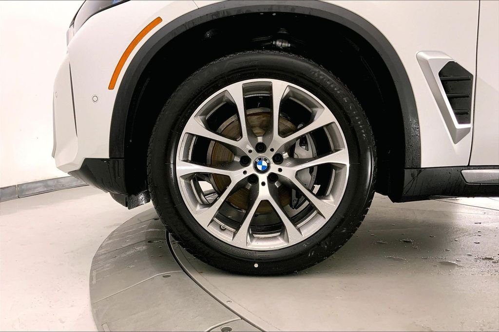 Used 2026 Mineral White Metallic BMW  image 9