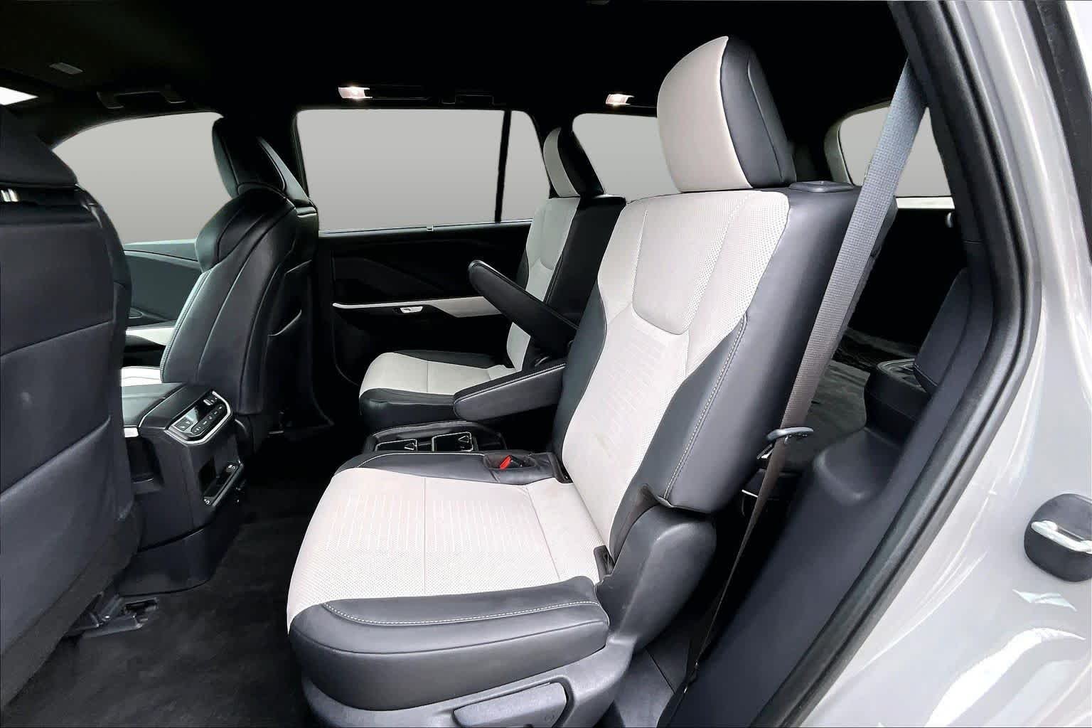 Used 2025 Incognito Lexus F SPORT Premium image 21