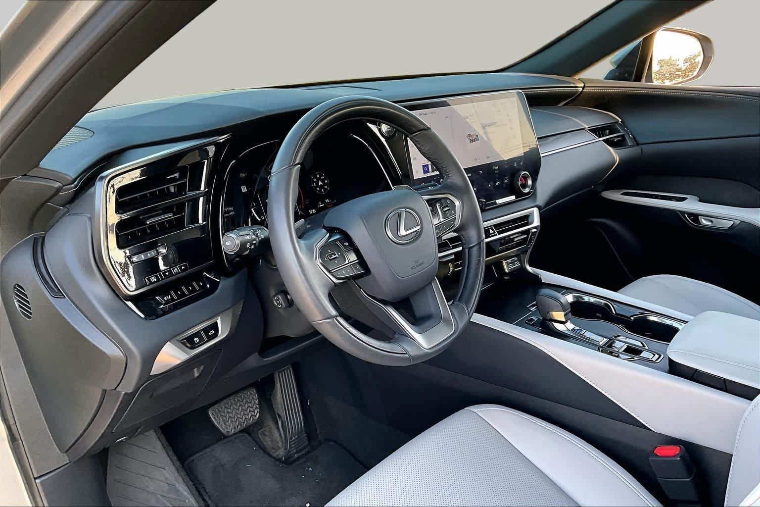 2025 Lexus RX 350 - Photo 33
