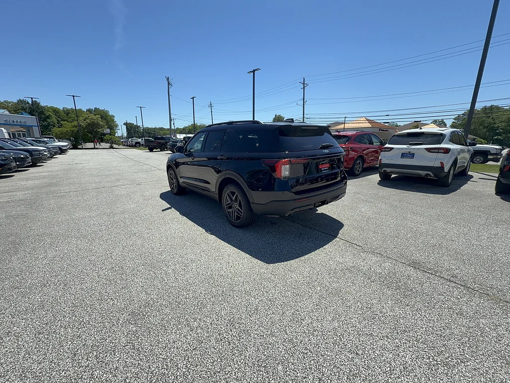 New 2026 Agate Black Ford ST-Line image 3