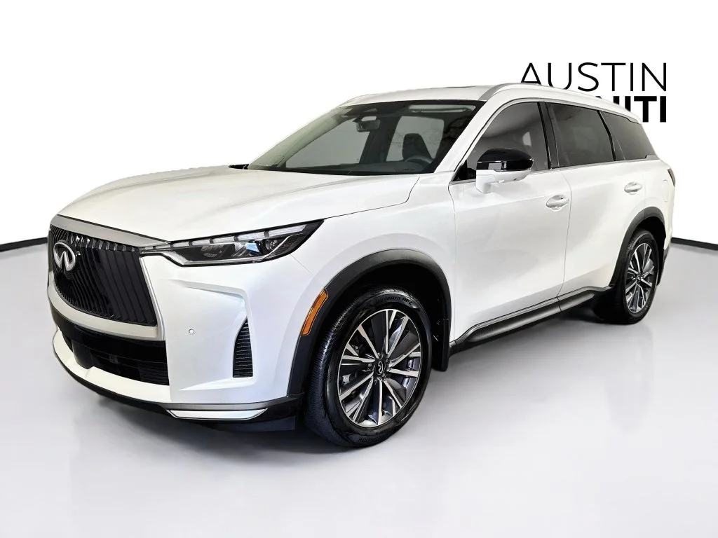 Certified Used 2027 White INFINITI LUXE image 5