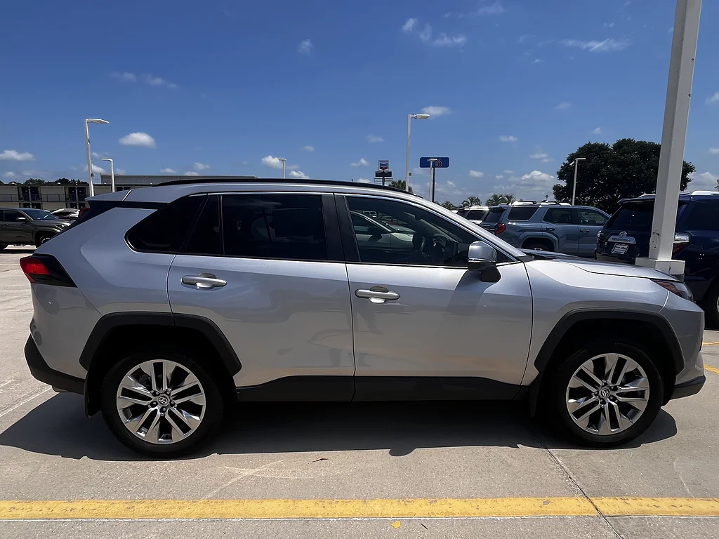 Certified Used 2022 Silver Sky Metallic Toyota XLE Premium image 2