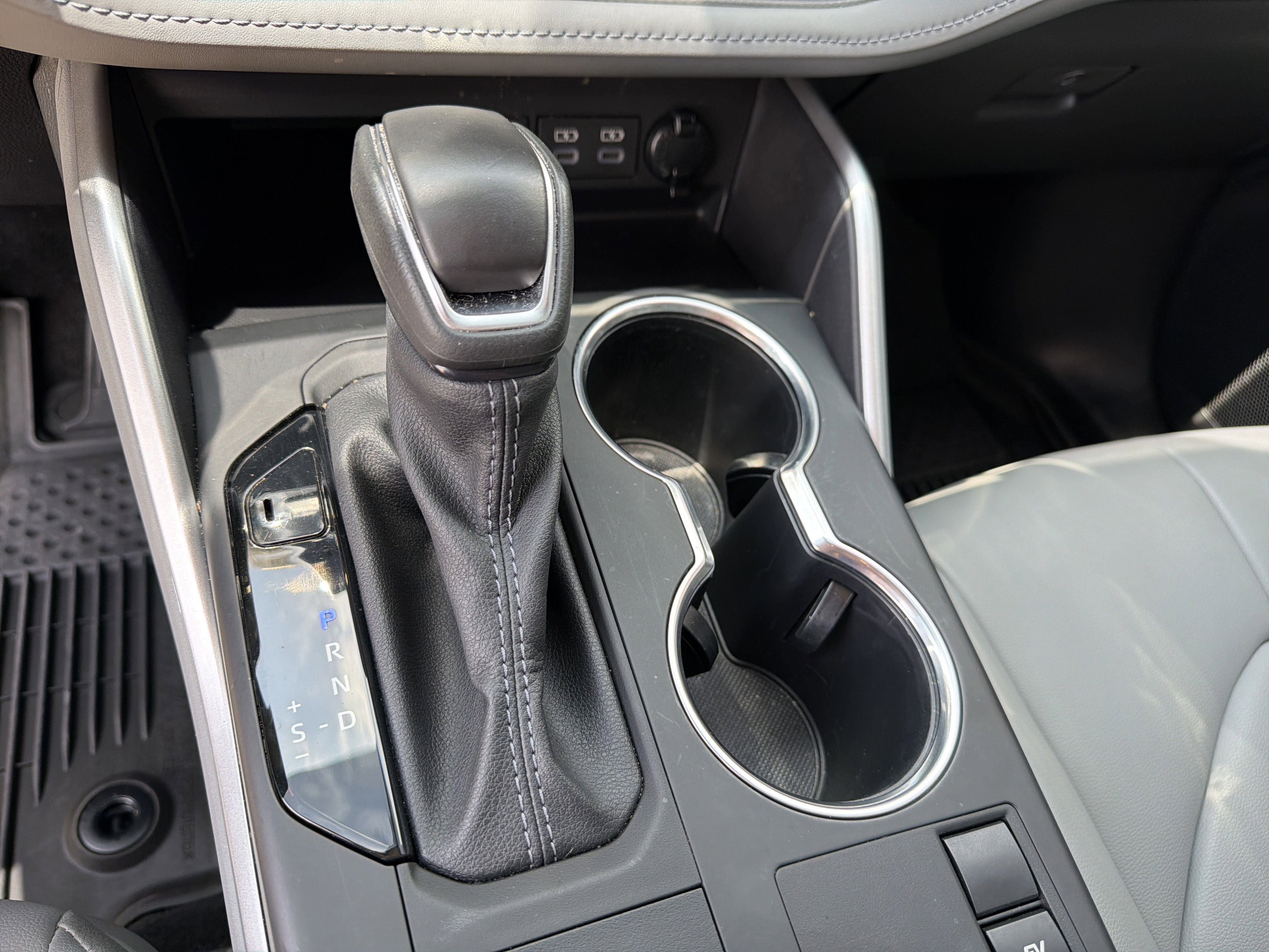 Used 2024 Moon Dust Toyota XLE image 27