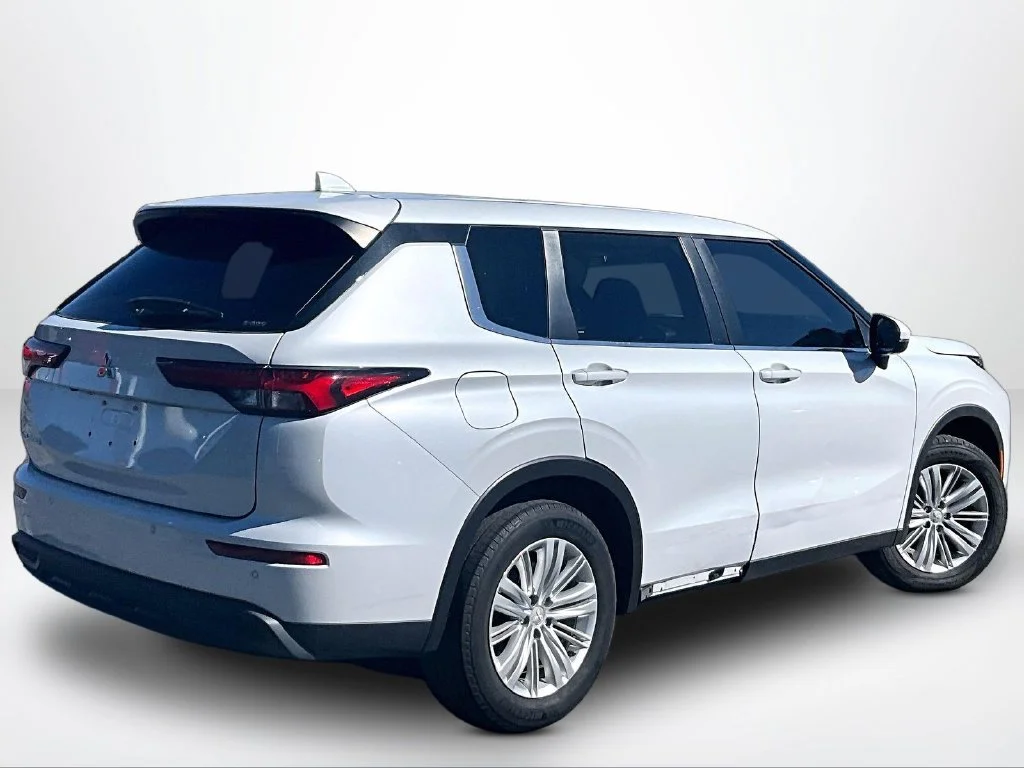 Used 2022 Gray Mitsubishi ES image 3
