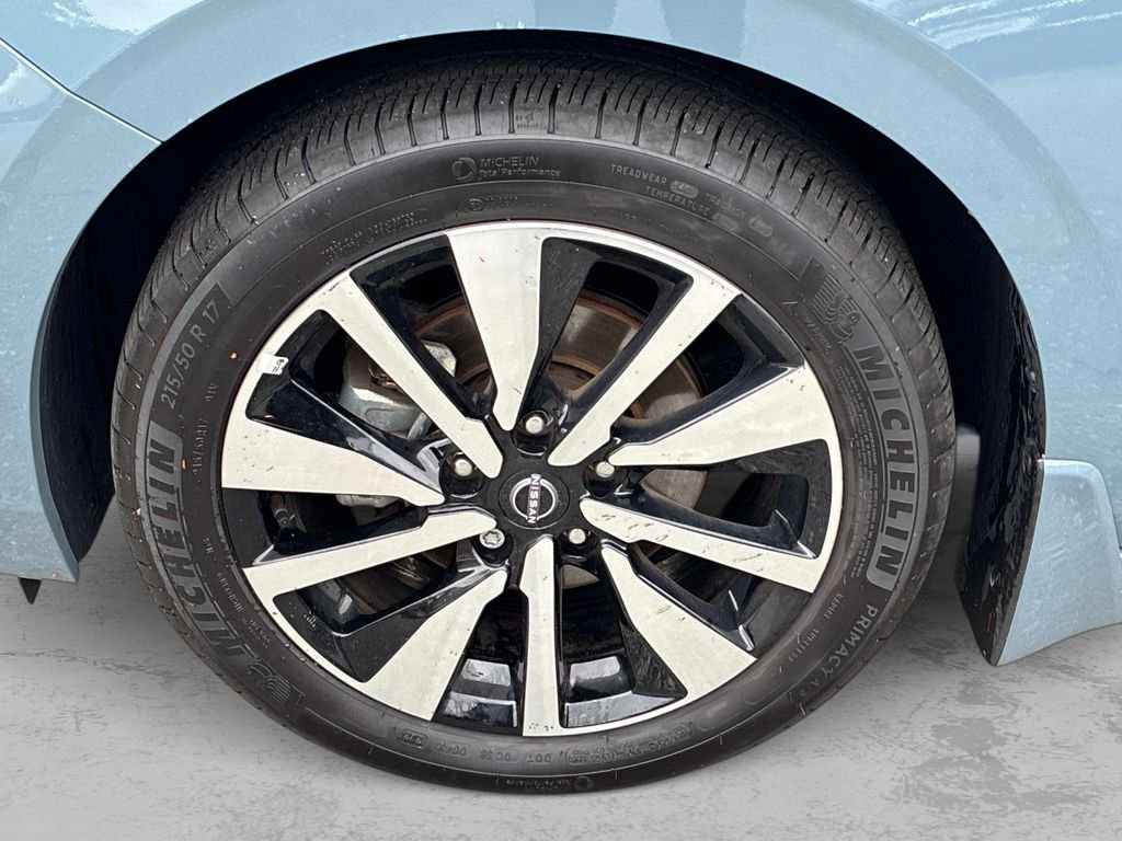 Used 2025 Gray Nissan SV image 17