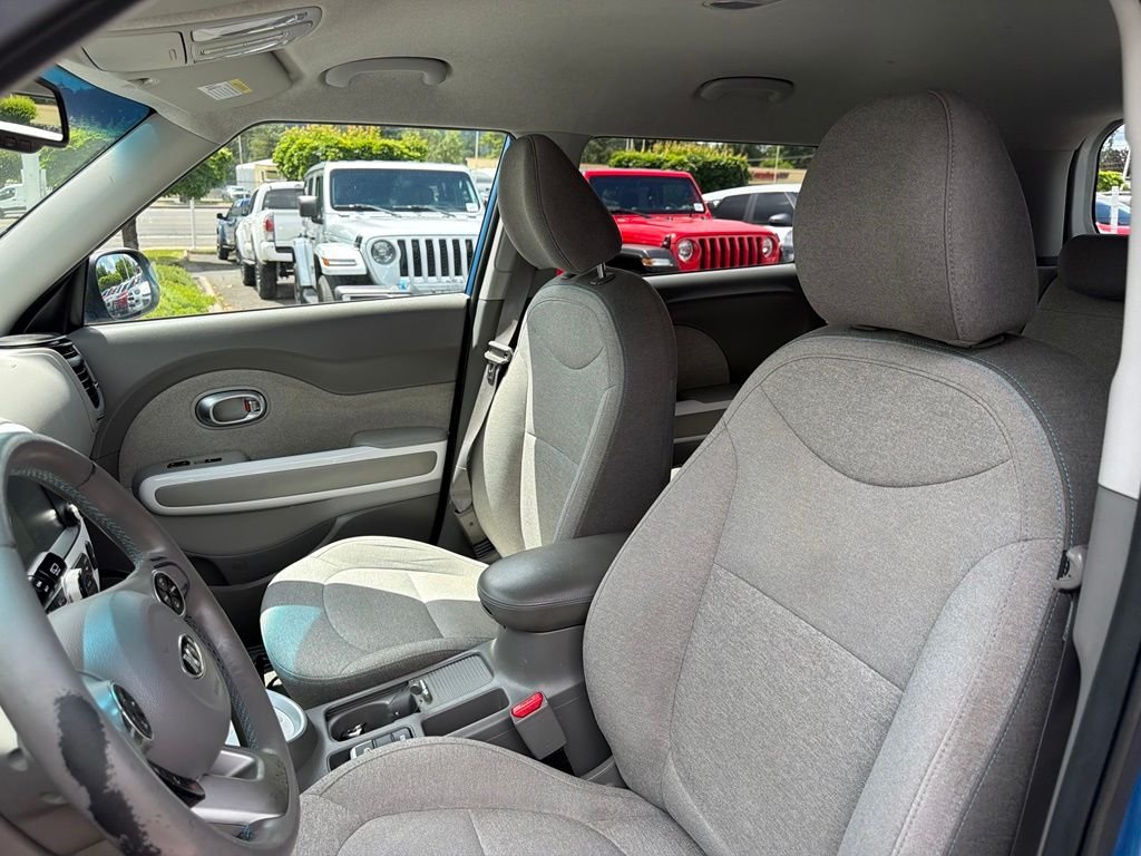 Used 2017 Caribbean Blue w/Clear White Roof Kia Base image 14