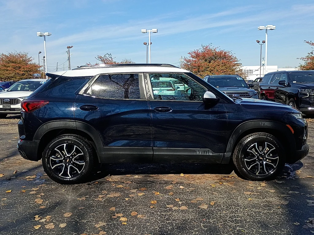 Used 2021 Midnight Blue Metallic Chevrolet ACTIV image 2