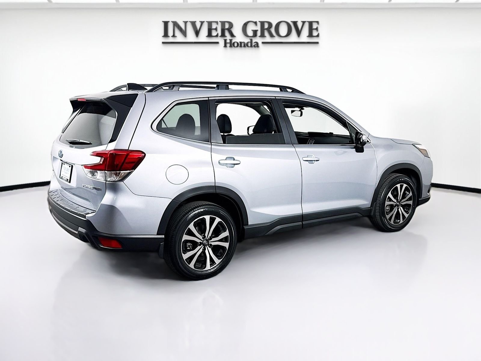 Used 2024 Ice Silver Metallic Subaru Limited image 5