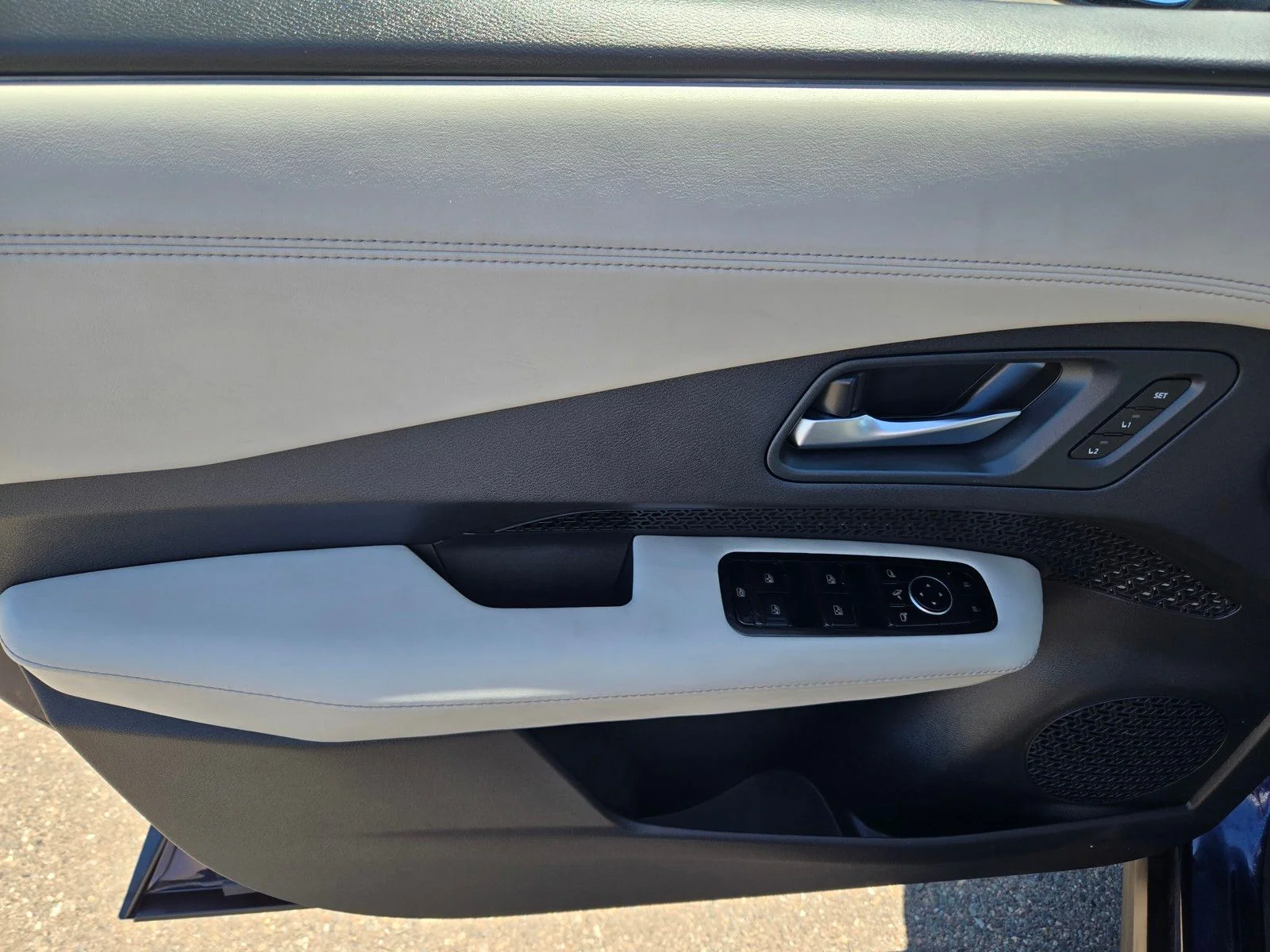 Used 2025 Deep Ocean Blue Pearl/Black Diamond Pearl Nissan ENGAGE image 22