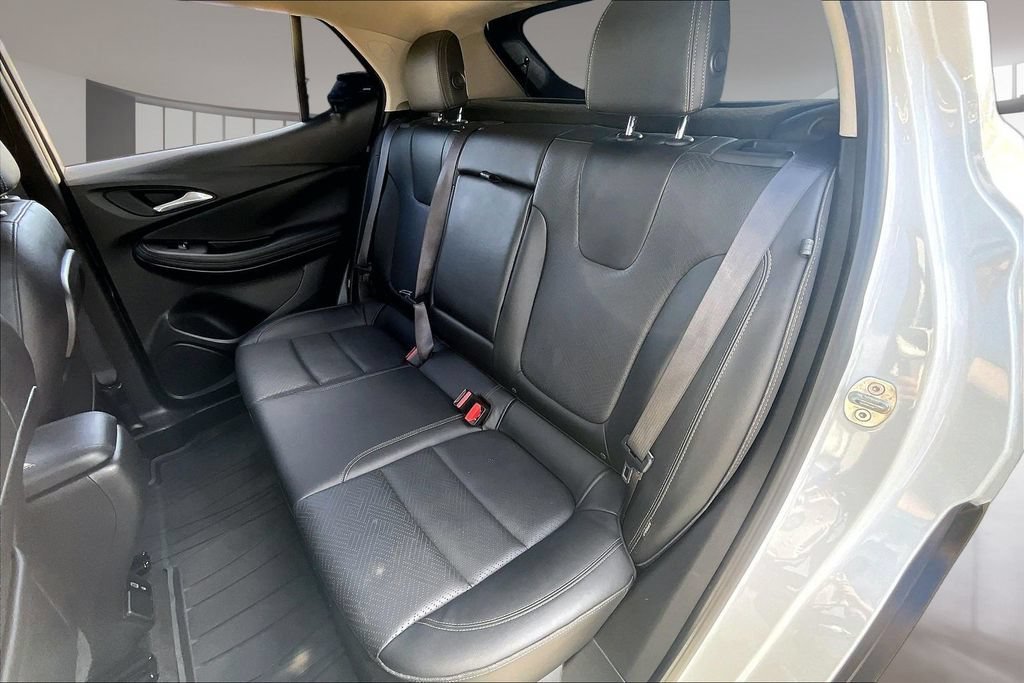 Used 2021 SUMMIT WHITE Buick Essence image 28