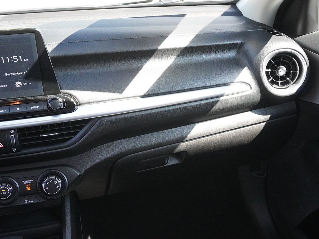 Used 2023 White Kia LXS image 31