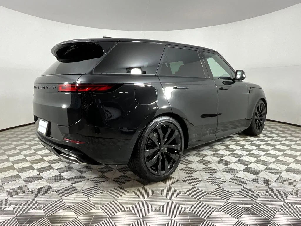 New 2026 Santorini Black Land Rover Dynamic SE image 2