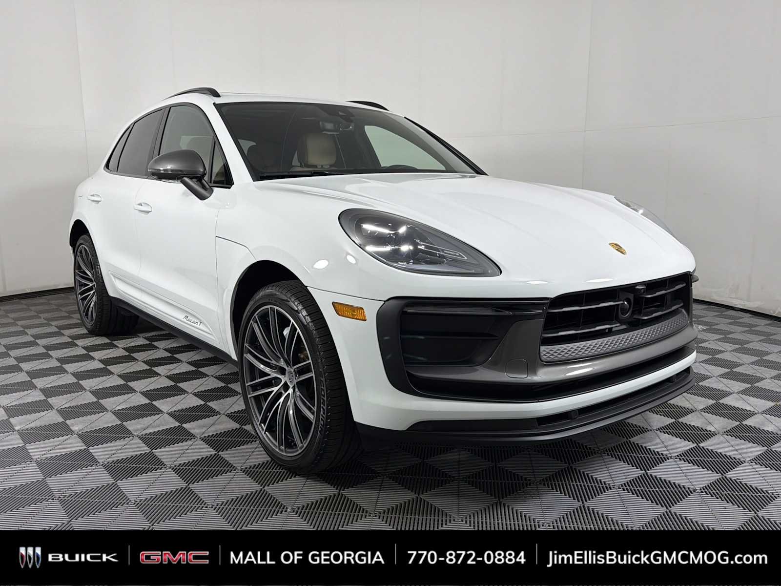 2024 Porsche Macan T's photo