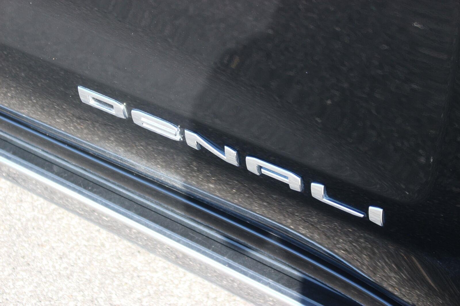 Used 2024 Onyx Black GMC Denali Ultimate image 11