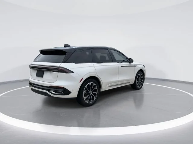 Used 2024 White Lincoln Reserve image 7