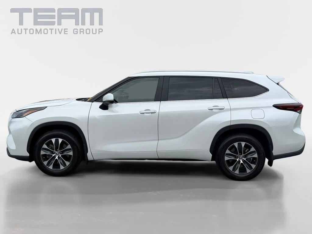 Used 2024 Beige Toyota XLE image 4