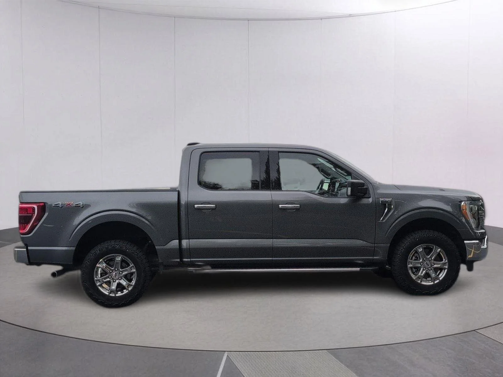 Used 2023 Carbonized Gray Ford XLT image 8
