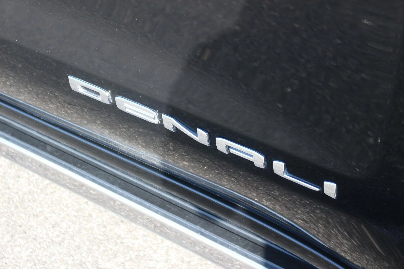 Used 2024 Onyx Black GMC Denali Ultimate image 11