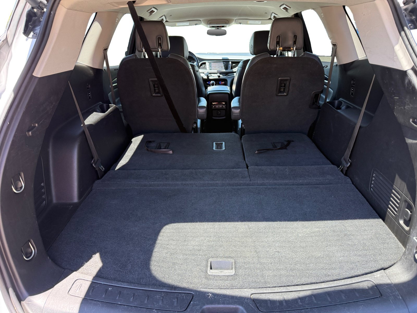 Used 2018 Summit White Buick Essence image 17