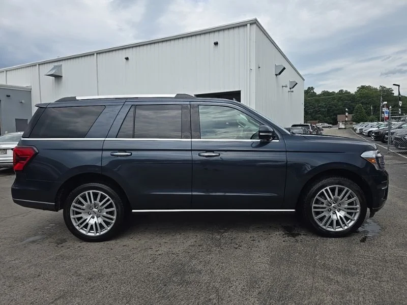 Used 2022 Blue Ford Limited image 9