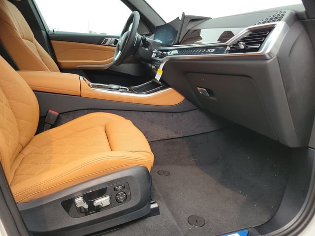 New 2026 White BMW xDrive40i image 12